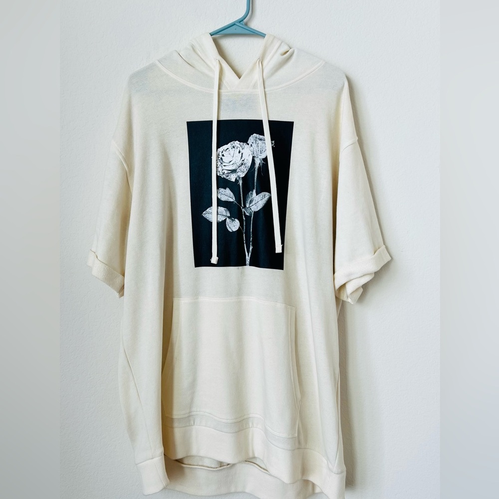 No Boundaries Rose Short sleeve hoodie XL